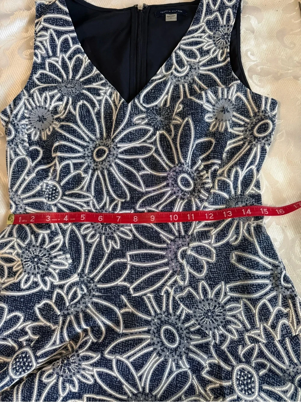 Tommy Hilfiger Floral Fit & Flare Dress Size 4 Navy White Sleeveless V-Neck - Picture 6 of 9